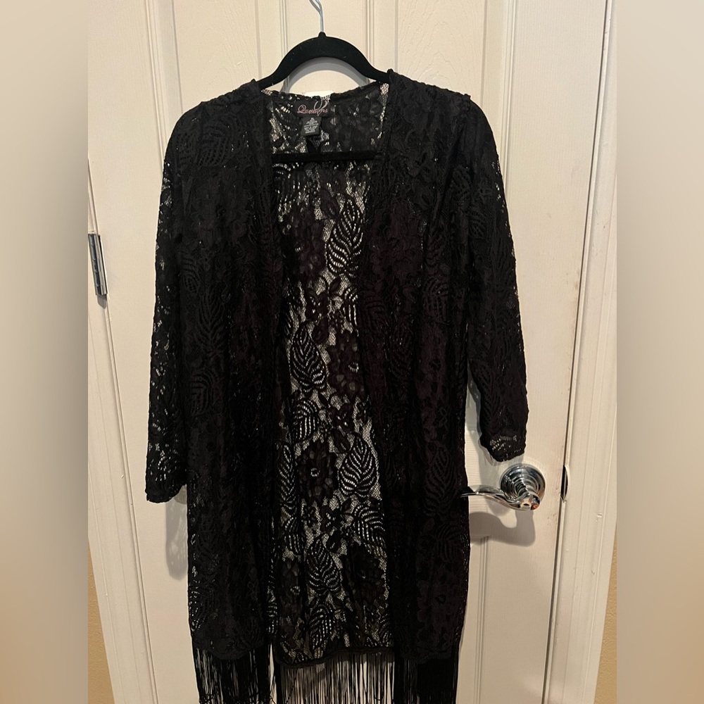 Woman’s lace coverlet. Black NEW.